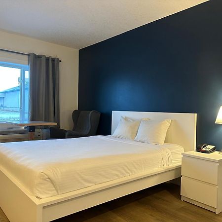 Cloud 9 Inn Whitecourt Bagian luar foto