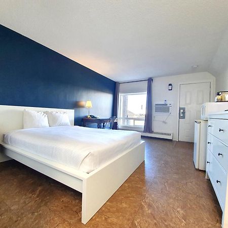 Cloud 9 Inn Whitecourt Bagian luar foto