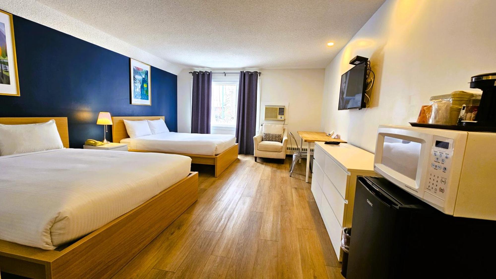 Cloud 9 Inn Whitecourt Bagian luar foto