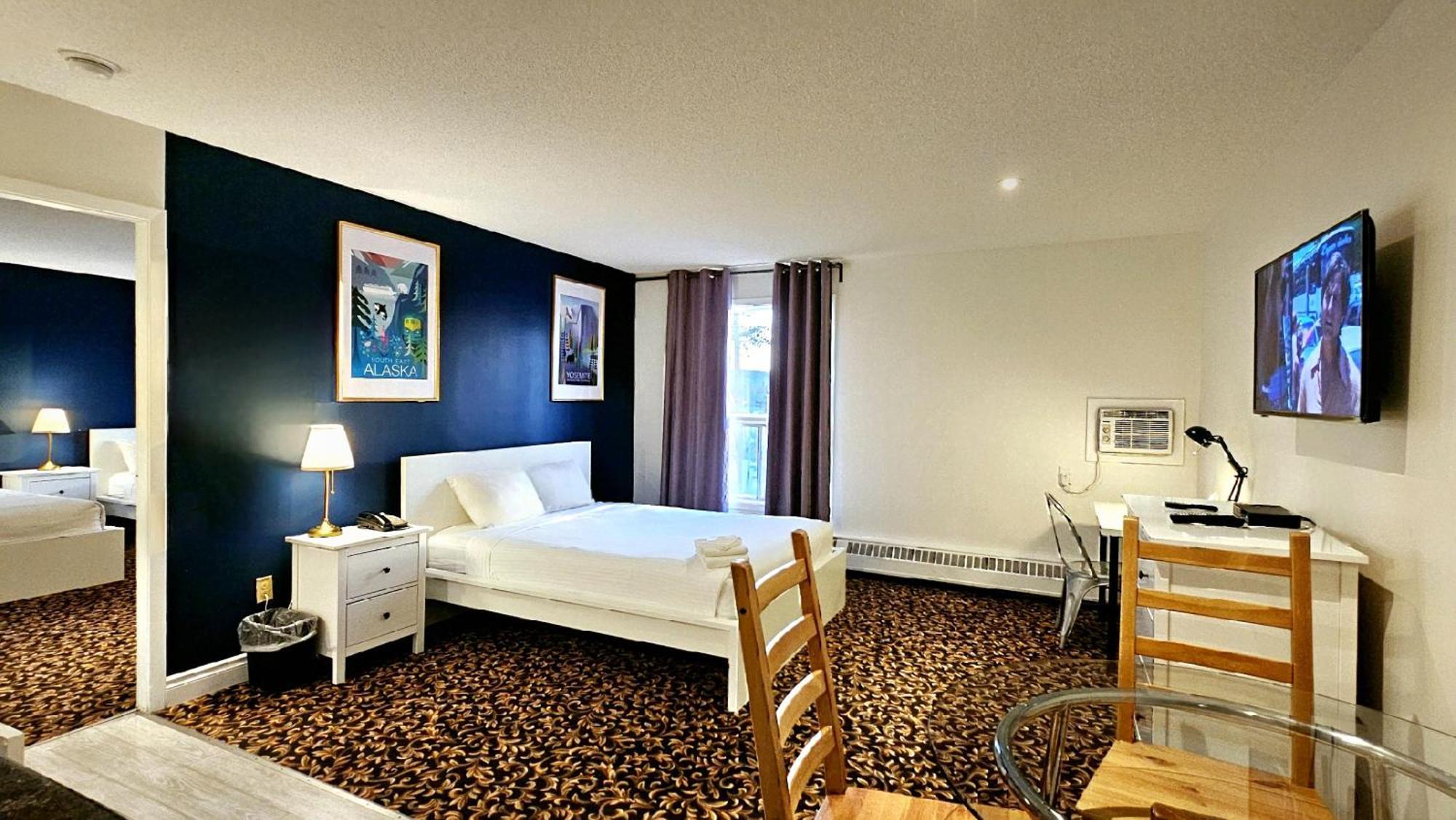 Cloud 9 Inn Whitecourt Bagian luar foto
