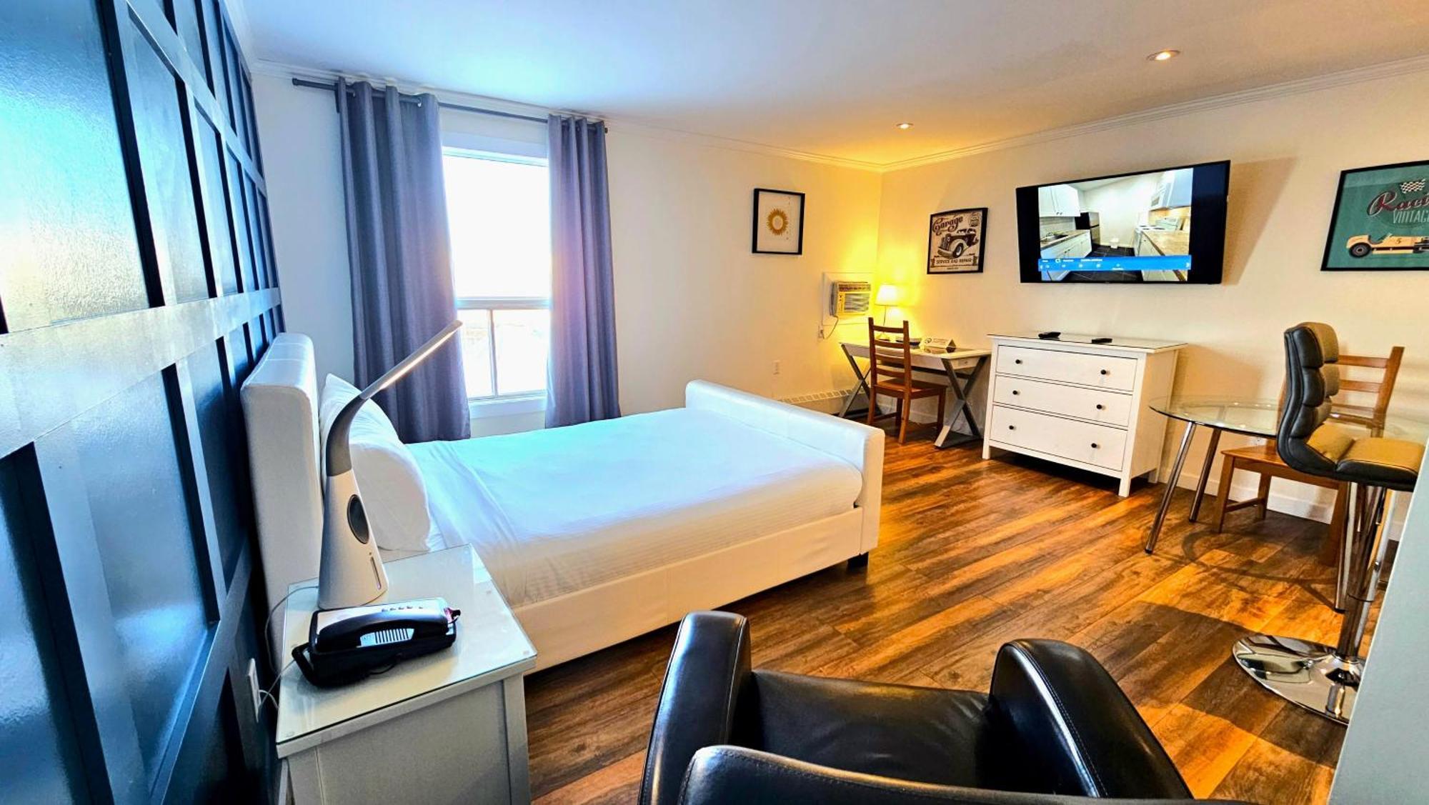 Cloud 9 Inn Whitecourt Bagian luar foto