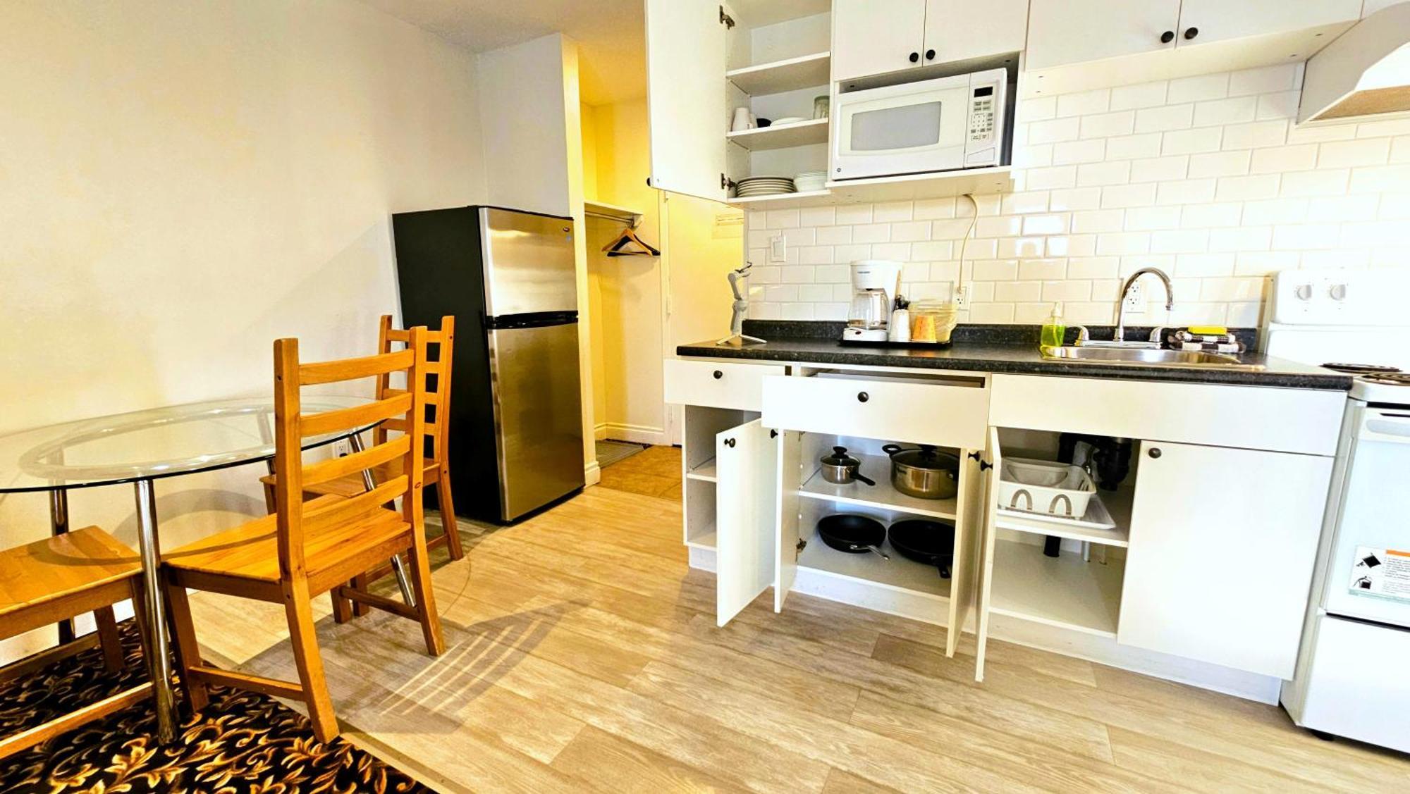 Cloud 9 Inn Whitecourt Bagian luar foto