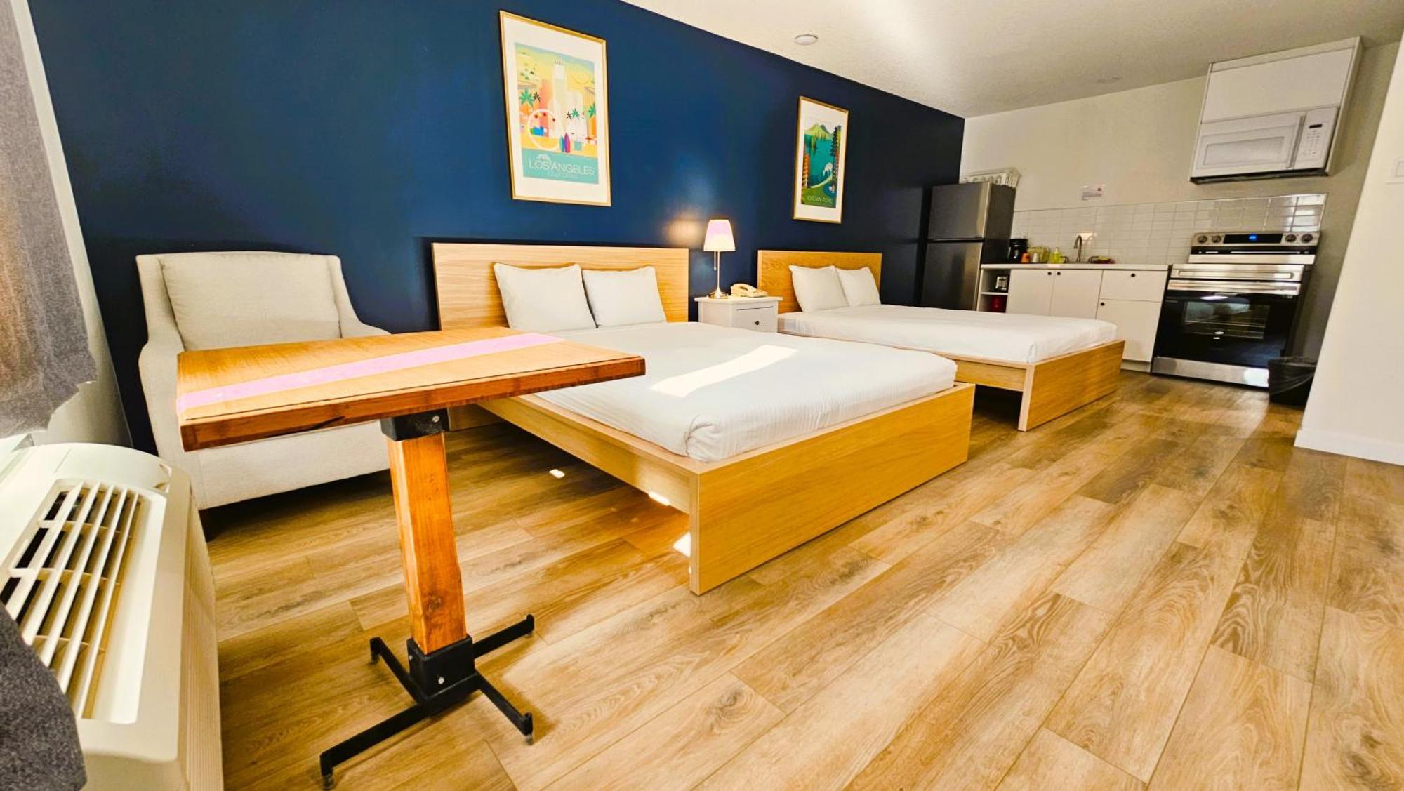 Cloud 9 Inn Whitecourt Bagian luar foto