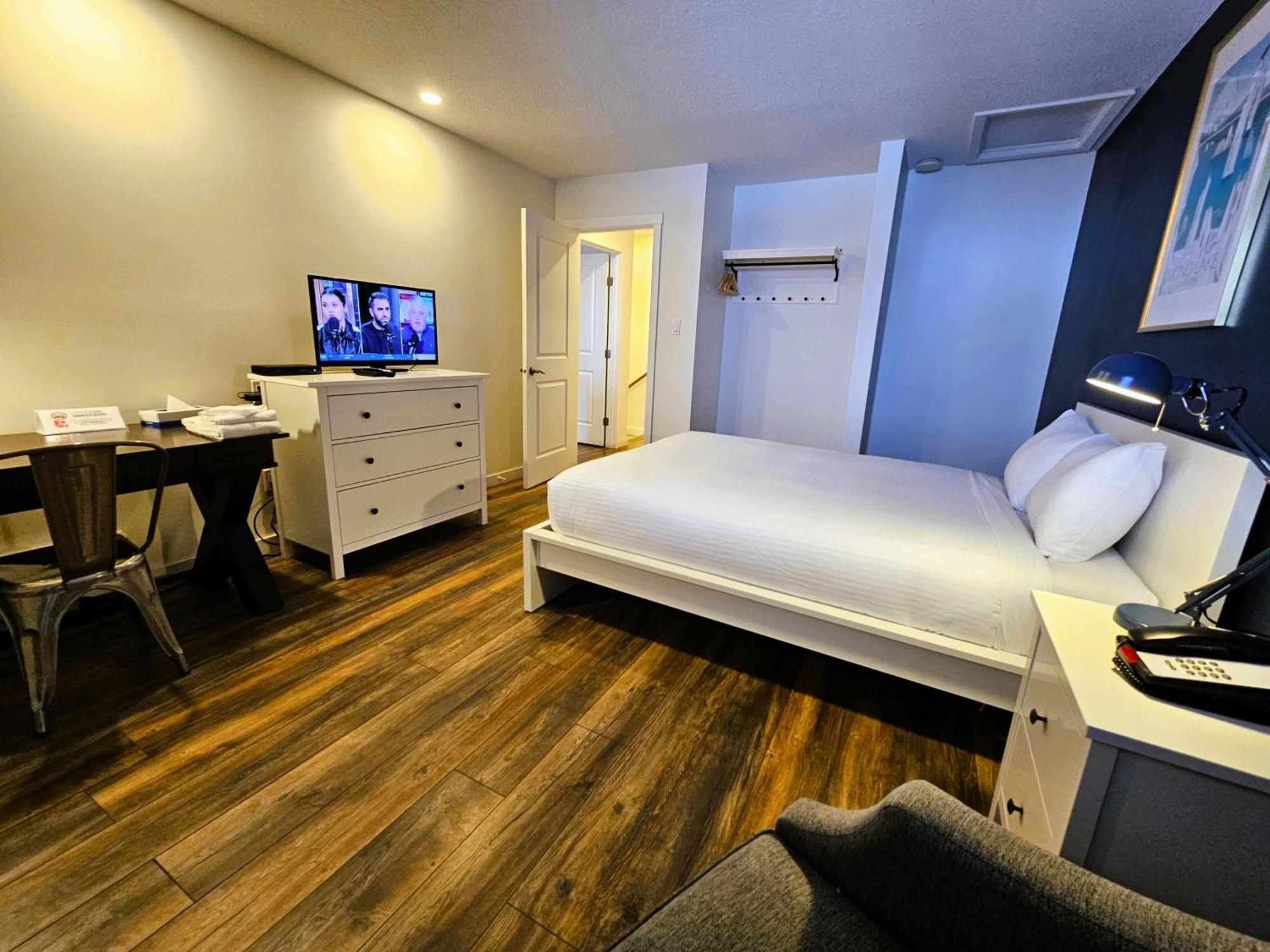 Cloud 9 Inn Whitecourt Bagian luar foto