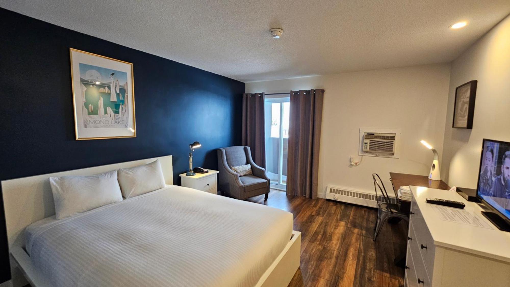 Cloud 9 Inn Whitecourt Bagian luar foto
