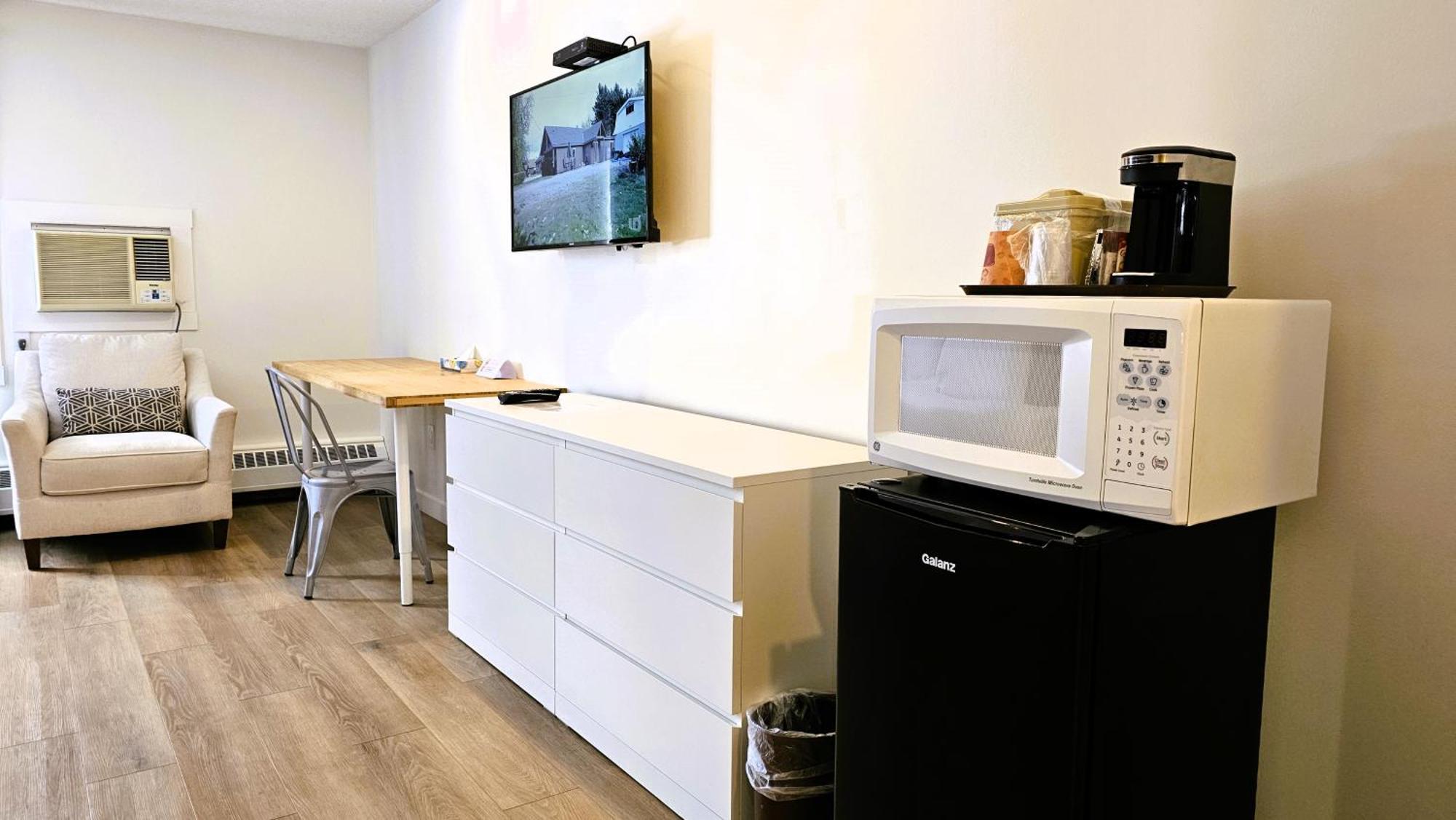 Cloud 9 Inn Whitecourt Bagian luar foto