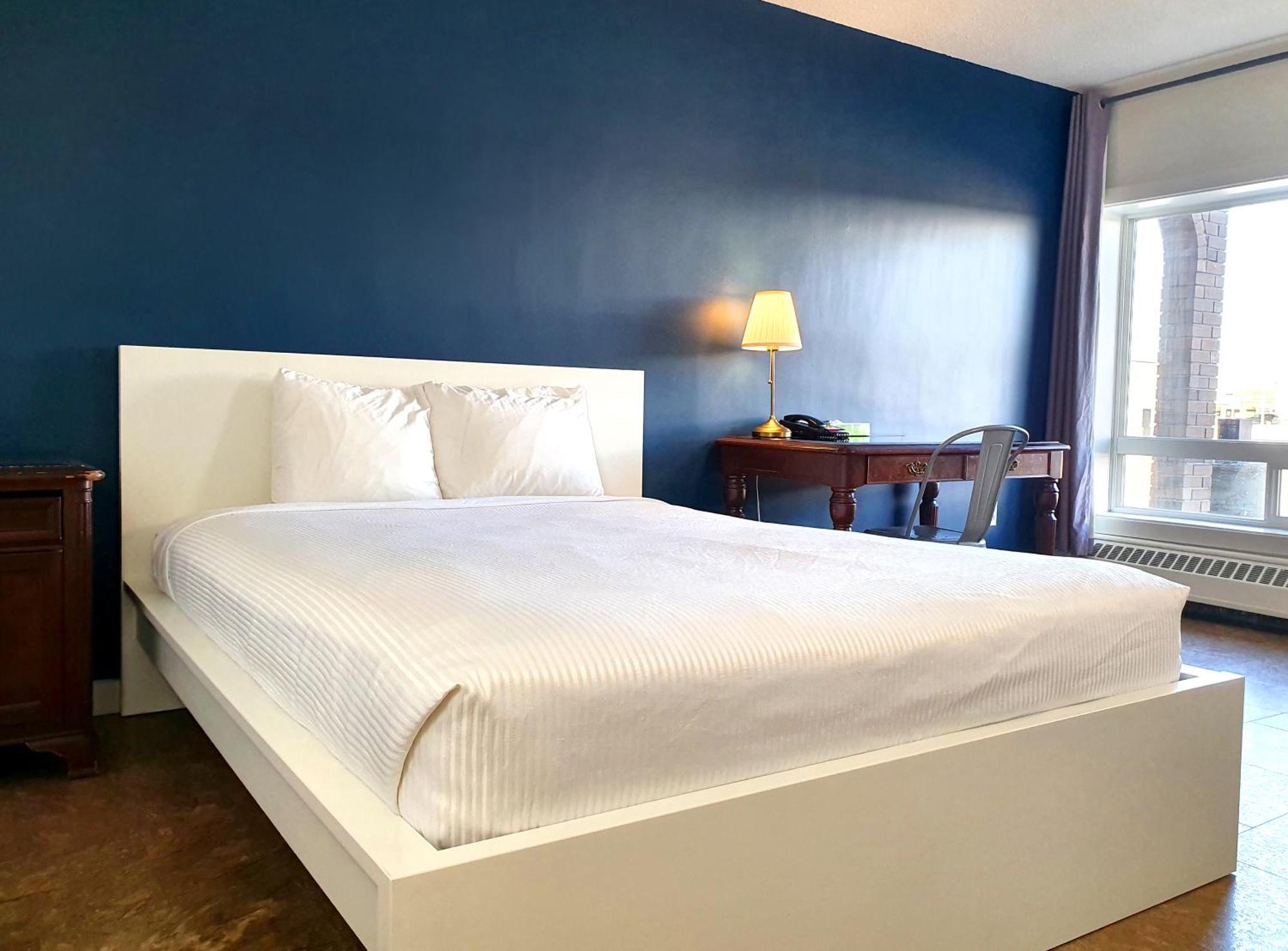 Cloud 9 Inn Whitecourt Bagian luar foto