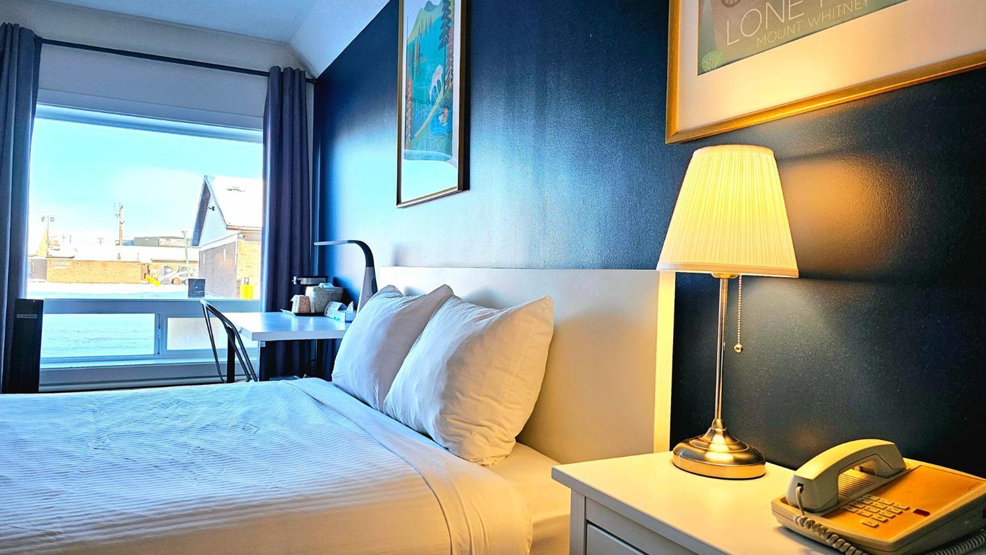Cloud 9 Inn Whitecourt Bagian luar foto