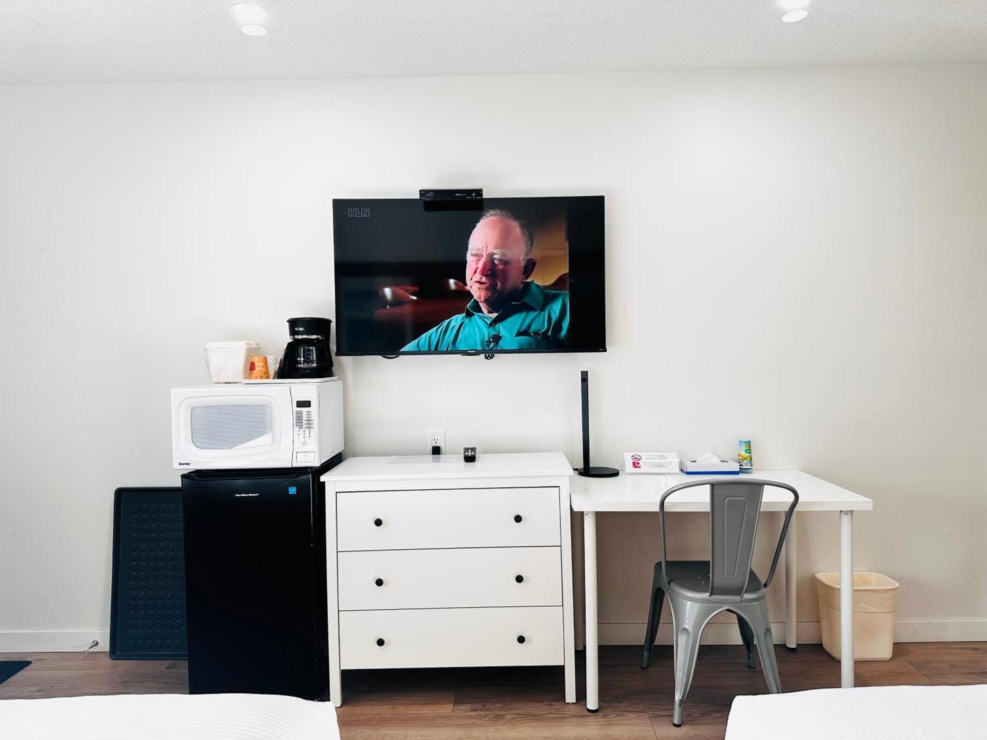 Cloud 9 Inn Whitecourt Bagian luar foto